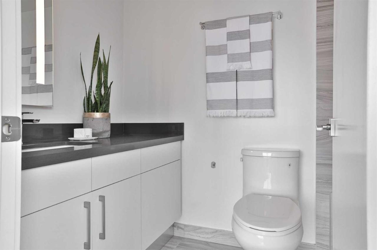 2 Bedroom Plus Den Condo Toronto Luaran gambar